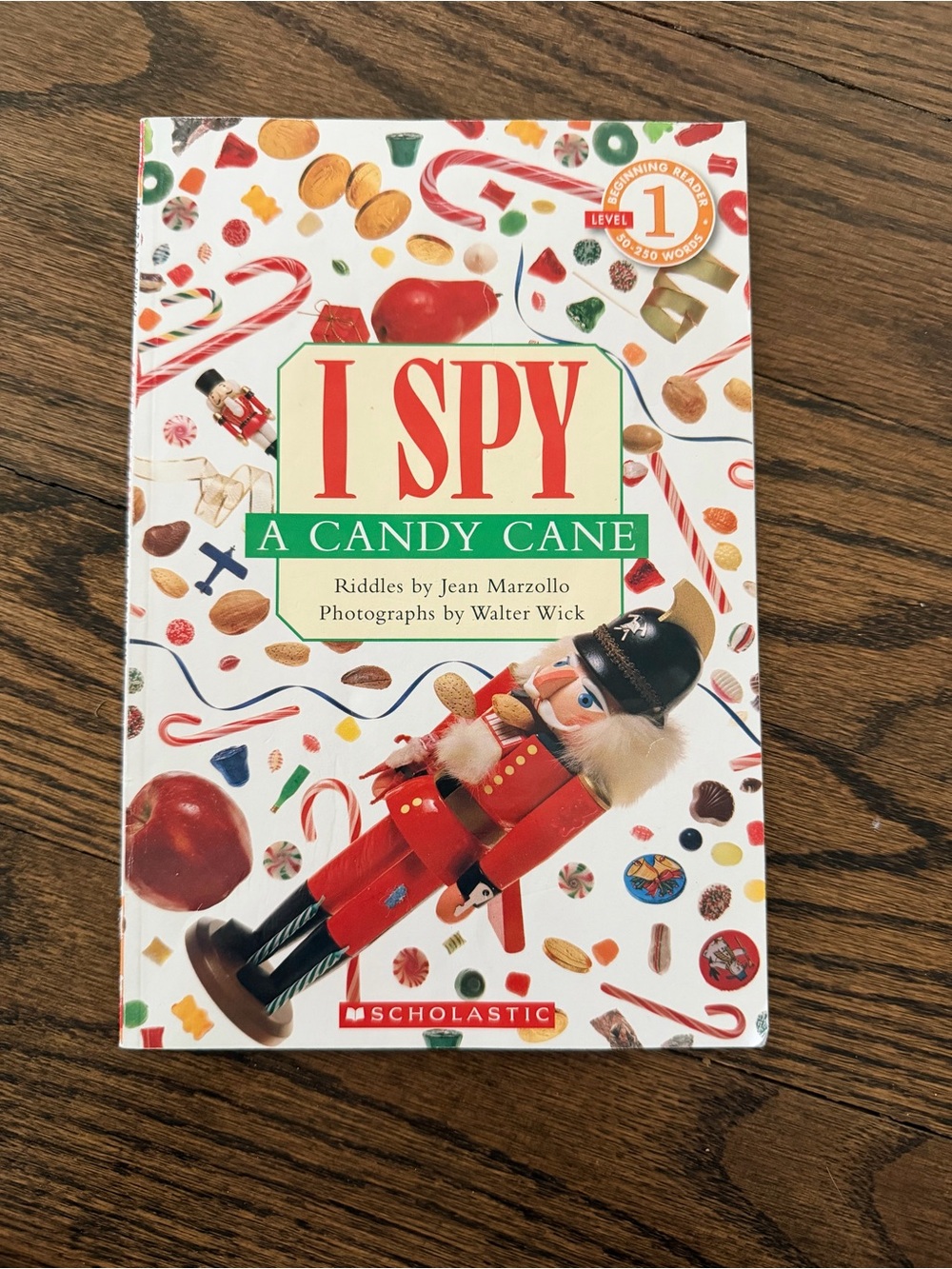 Scholastic I Spy A Candy Cane Beginning Reader Level 1 Book